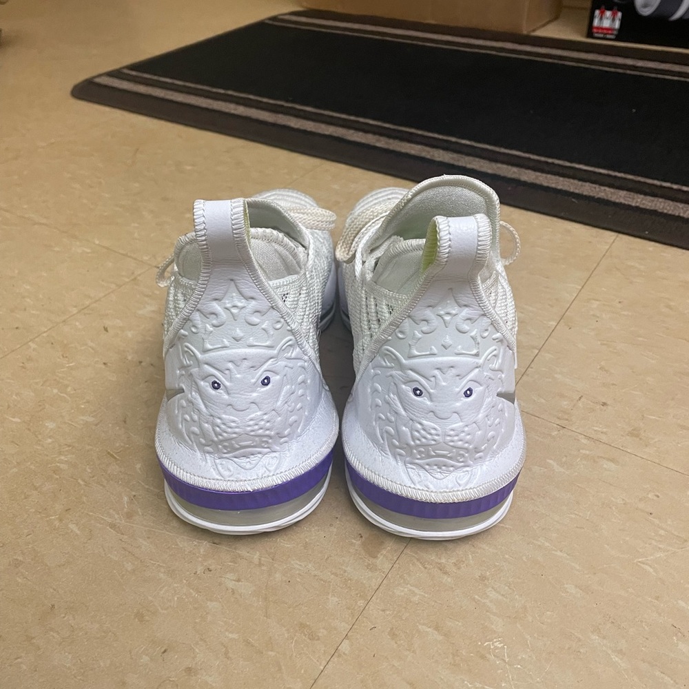 Lebrons Buzz Light year Size 9Mens